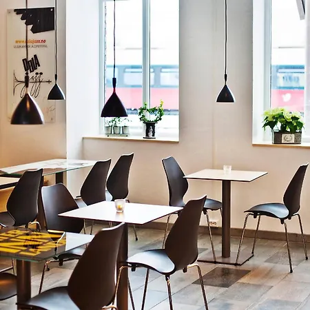 Stasjonen Hostel *