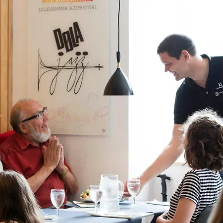 Stasjonen Vandrerhjem *